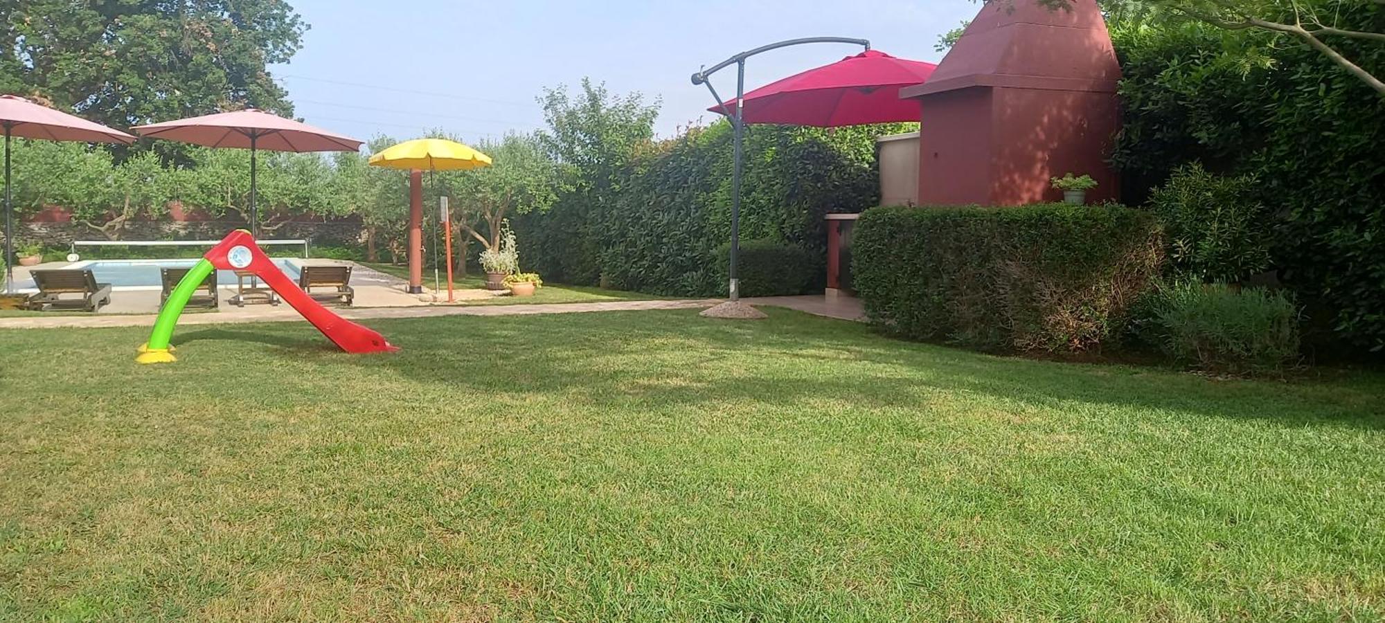 Mala Kuca Sa Velikim Grijanim Bazenom Antonio Vila Šišan Exterior foto