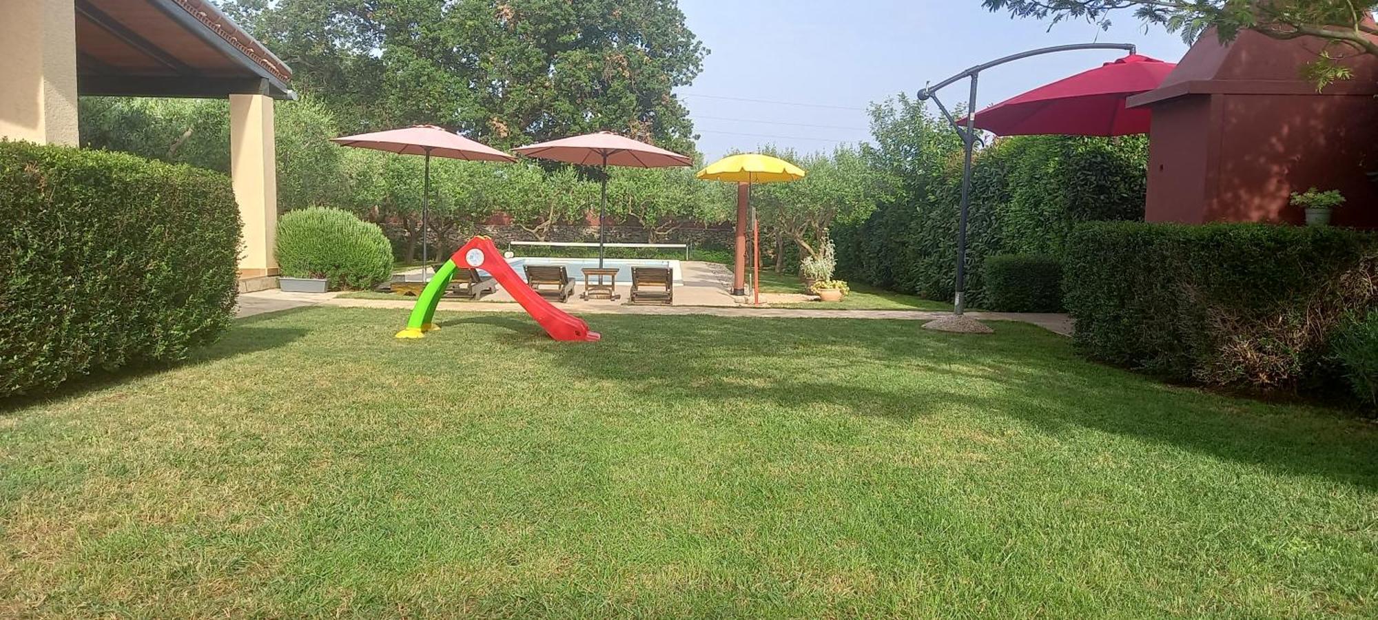 Mala Kuca Sa Velikim Grijanim Bazenom Antonio Vila Šišan Exterior foto