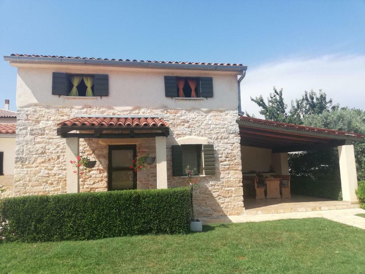 Mala Kuca Sa Velikim Grijanim Bazenom Antonio Vila Šišan Exterior foto